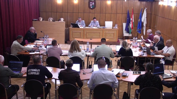 Napirend-bővítéssel kezdődött a novemberi testületi ülés