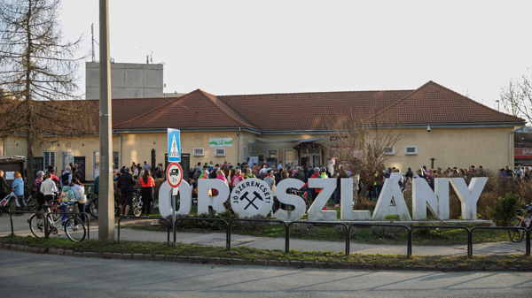 Két keréken ünnepelték a nőnapot Oroszlányban
